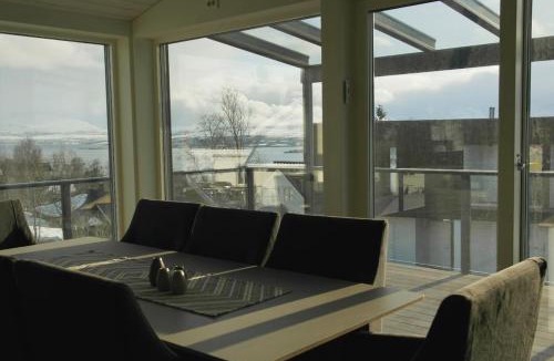 Al Municipality Apartment | Modern, spacious top apartment