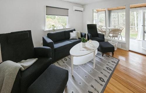 Boxholm House | 1 Bedroom Awesome Home In Boxholm