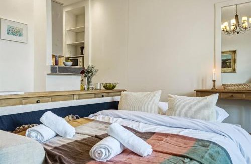 Ullanlinna Apartment | Quiet Courtyard in Design District 200m tram & bus