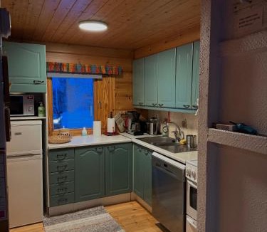 Rukajarvi Ski Chalet | Pusikko - Cozy Lake Villa - Ice Swimming - Sauna - Fireplace - Barbeque Shed