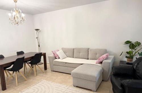 Koillinen District Apartment | HHH Newly renovated big 4-bedroom apt with balcony, free parking for 2 cars