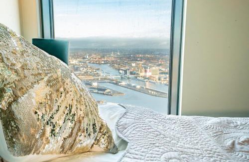 Lindholmen Apartment | Penthouse Suite 70th floor Karlatornet Gothenburg