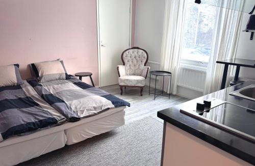 Pirkkala Apartment | Cozy Studio - 7 min to Tampere Airport - Free Parking