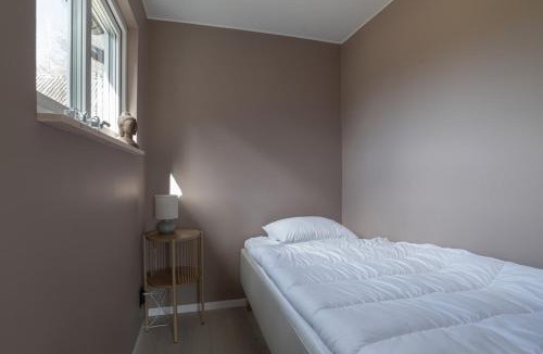 Hjarnarp Villa | Newly renovated house by the lake