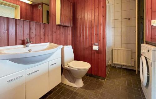 Ostra Frolunda House | Nice Home In Östra Frölunda With Wifi