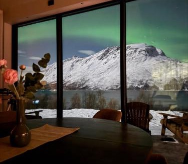 Nordreisa Villa | LyNora - A private fjord retreat