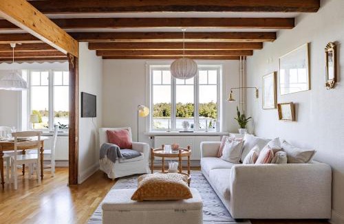 Albano Villa | Lakefront Getaway in Hagaparken Central Stockholm
