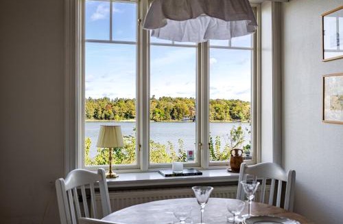 Albano Villa | Lakefront Getaway in Hagaparken Central Stockholm