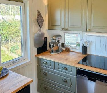 Vestre Amoy House | Romantic Country Cabin With Fjord Views On Åmøy