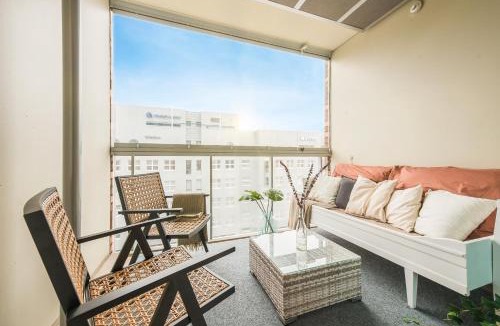 Pasila Apartment | Stylish 2BR with Balcony, AirCon, 24h Shop