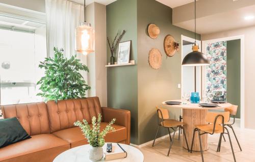 Pasila Apartment | Stylish 2BR with Balcony, AirCon, 24h Shop