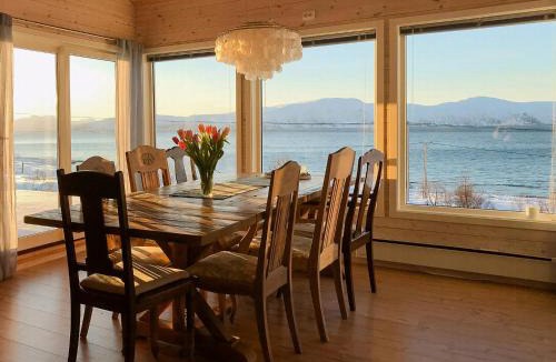 Karlsy House | Lovely Cabin Amidst Bustling Wildlife