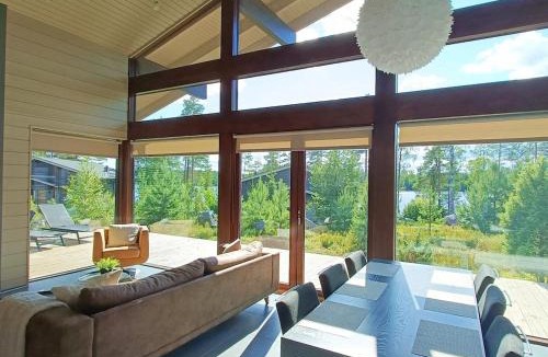 Ahtari Villa | Naava Resort Luppo - Huvila järvinäkymällä ja ulkoporealtaalla
