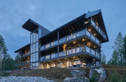 Ahtari Apartment | Naava Chalet 402 Penthouse - Kattohuoneisto järvinäköalalla