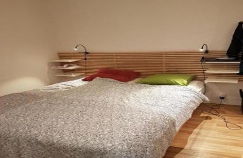 Solna House | Mysigt Privatrum i lugnt område Tillgång till kök & badrum3min from Stockholm city