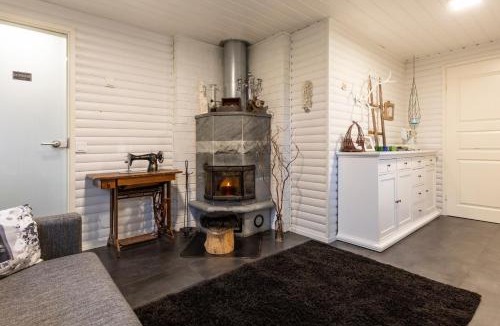 Rovaniemi Ski Chalet | Vasko Luxurious Suites, Firefox
