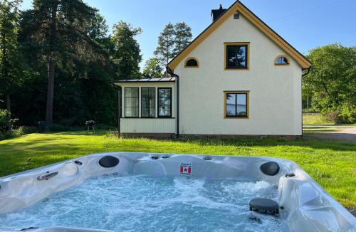 Vreta Kloster House | Manor wing with scenic lake view