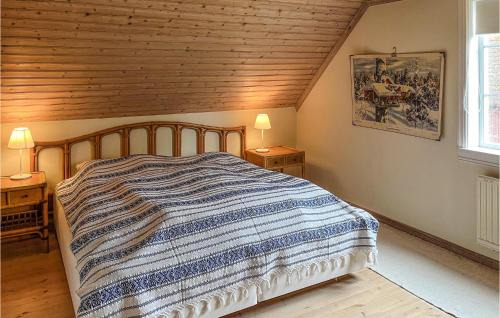 Lidhult House | Awesome Home In Lidhult With Lake View