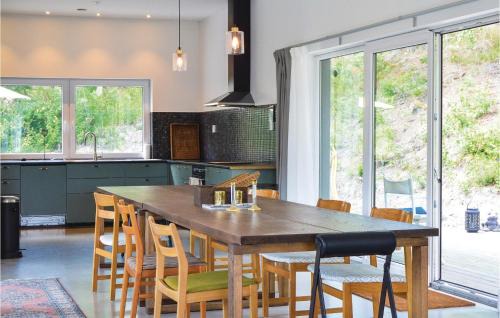 Musko House | Stunning Home In Muskö With Kitchen