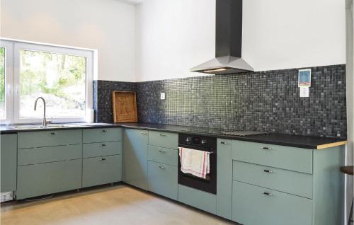 Musko House | Stunning Home In Muskö With Kitchen