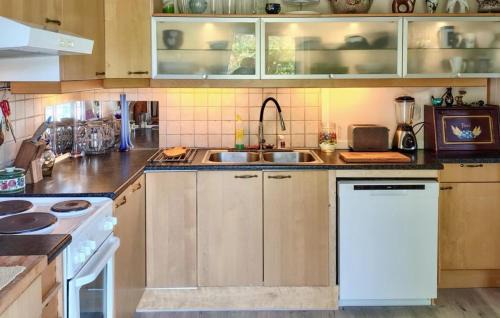 Bomlo House | 4 Bedroom Gorgeous Home In Urangsvåg