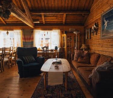 Moskenes House | Arctic Fishermans Lodge- SAUNA included
