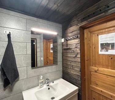 Enontekio House | Viihtyisä mökki riekkojen mailla Hetassa
