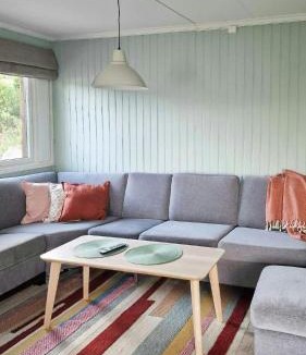 Torjulvagen House | Charming Seaside Cabin In Tingvoll