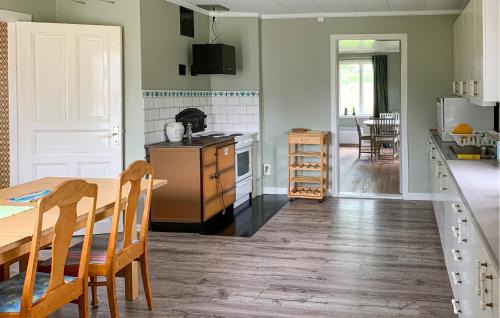 Hogsater House | Lovely Home In Högsäter With Kitchen