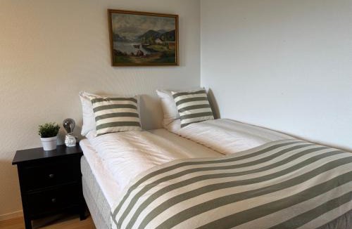 Midtsandan Apartment | Appartment with garden, big bathroom and parking