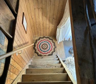Isfjorden House | Historic Farmhouse In Scenic Isfjorden
