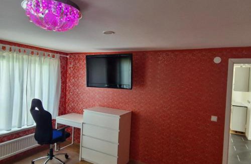 Hoor House | HOLIDAY NEST Family Guest House 80m2 - Mysigt gästhus med två sovrum i Höör