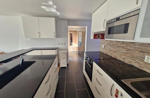 Hoor House | HOLIDAY NEST Family Guest House 80m2 - Mysigt gästhus med två sovrum i Höör
