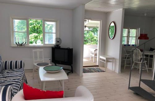 Astad House | Forrest cottage by the lake