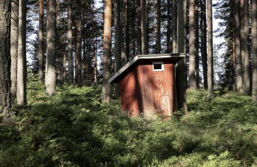 Maenttae-Vilppula House | Rustic Off-Grid Farmhouse on Private Island with Sauna near Lake Tarjanne, Pohjaslahti, Finland