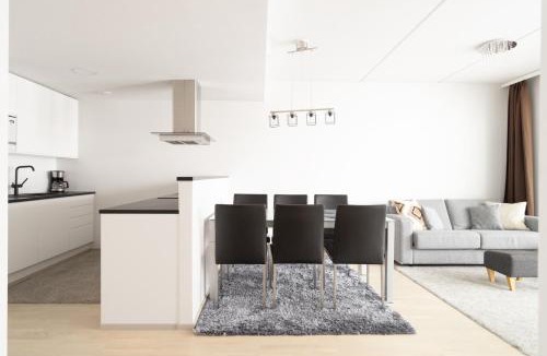 Tapiola Apartment | Modern 2BR apartment W 2 balconies, Metro, Helsinki 15min