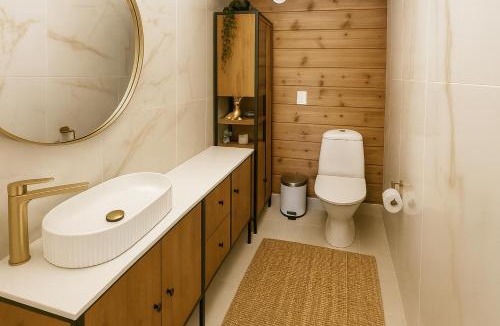 Herdla House | Big Waterfront Cabin - Sauna & Spa - Near Bergen - Sleeps 18