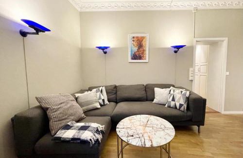 Oslo City Centre Apartment | 4 bed riverside apt