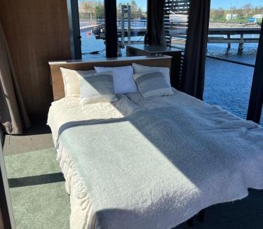 Savonlinna Boat Rental | Aava Floating Villa 25