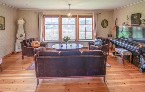Roke House | 3 Bedroom Nice Home In Röke
