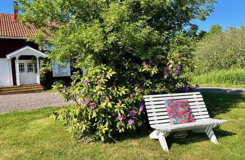 Vretstorp Bed & Breakfast | Rosengården - Viby B&Bi