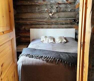Lampivaara Apartment | Luosto Jylhäkelo - a cozy loghouse in the heart of Lapland