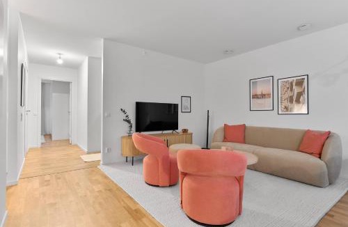 Solna Apartment | The Pink Patio - Cozy Modern Private Apartment