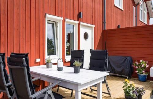 Gnarp Apartment | Comfortable Apartment with private dock and rental boat