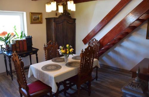 Lovestad Apartment | RUSTIC MAID´S ROOM