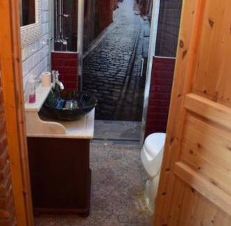 Lovestad Apartment | RUSTIC MAID´S ROOM