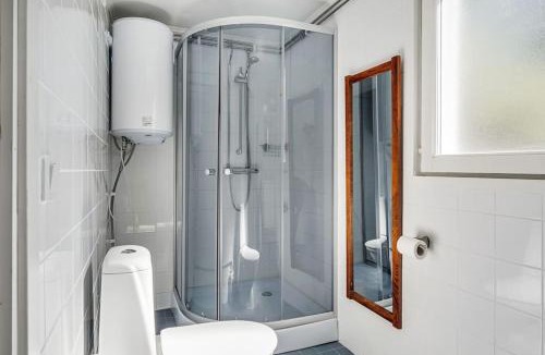 Djurhamn Apartment | Cosy Cottages Close To Water