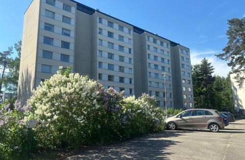 Itainen District Apartment | Modern Studio Flat Your Parking Space and Metro Nearby