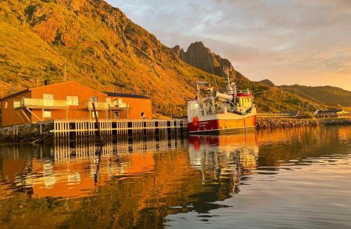 Ballstad Hostel | The Harbour House, dorm and twin, selfservice hostel