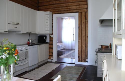 Ekenaes House | 1908 Wooden house apartment - central Tammisaari